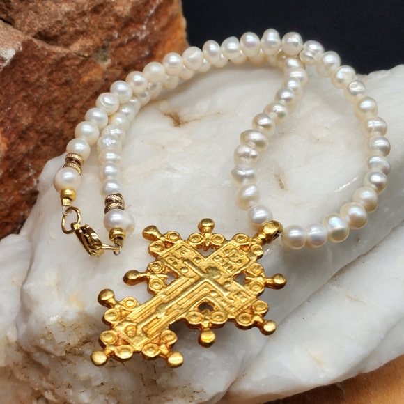Designer Set 14K Gold Plated Massive Chain Cross Genuine Freshwater Pearls - Picture 2 of 13